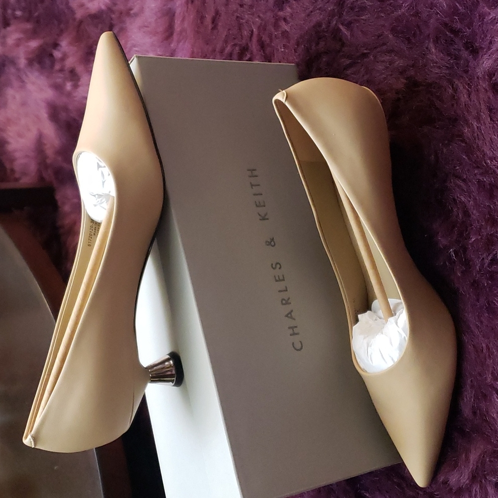 Brand new never worn Charles & Keith size 38 in Beige - Picture 3 of 6
